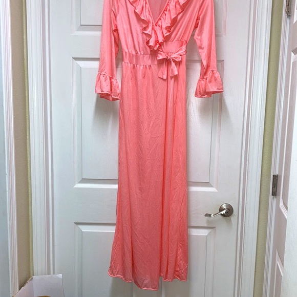 Vintage Silky Ruffled Robe - Picture 5 of 6